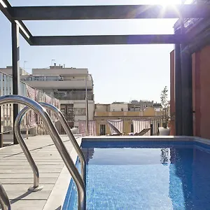 https://apartment-barcelona-rentals-pool-terrace-in-city-center.topbarcelonahotels.com